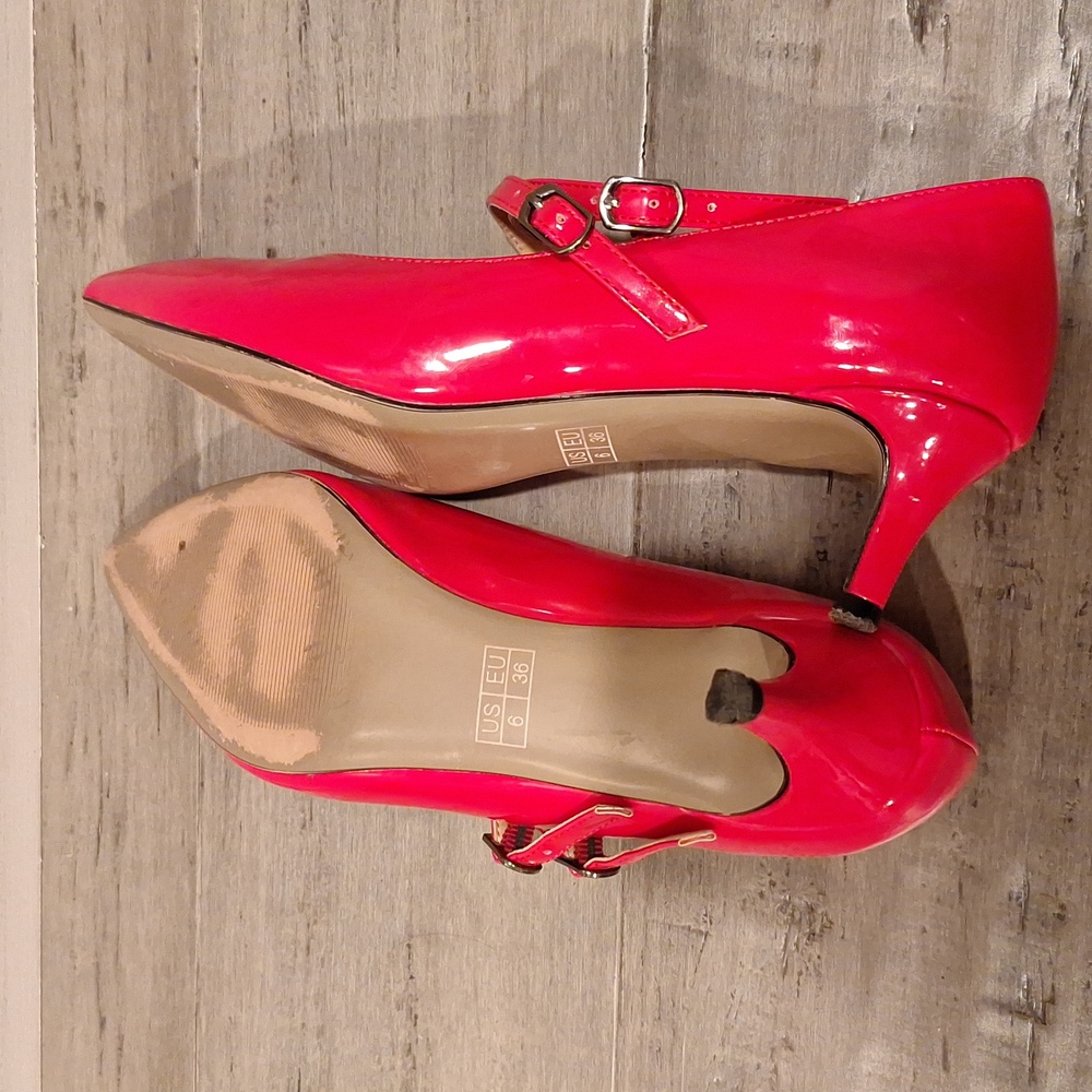 Elegant Red Patent Leather Women's Shoes - Picture 4 of 9